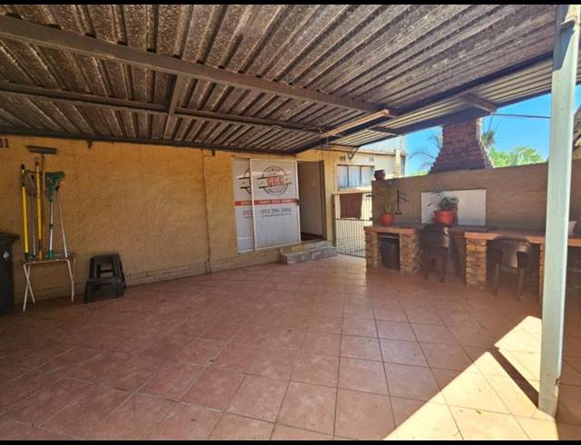 BUSINESS FOR SALE IN KEMPTON PARK EXT 05